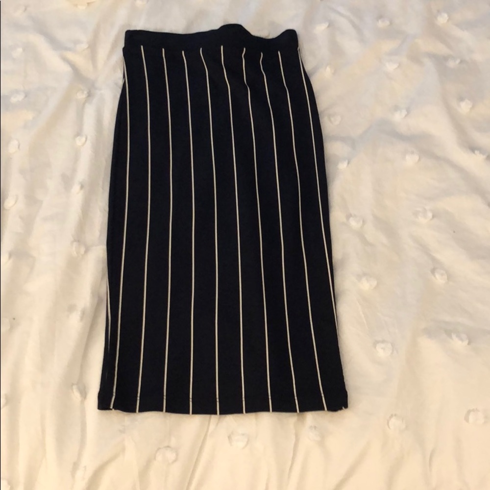 Mid length skirt